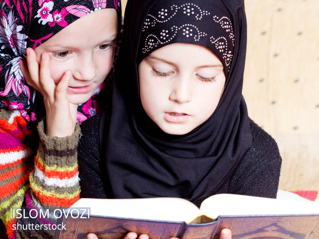 Мусульманские подростки. Мусульманские дети. Детям о Коране. Маленькая девочка в мусульманском платке. Маленькая девочка в платке мусульманка.